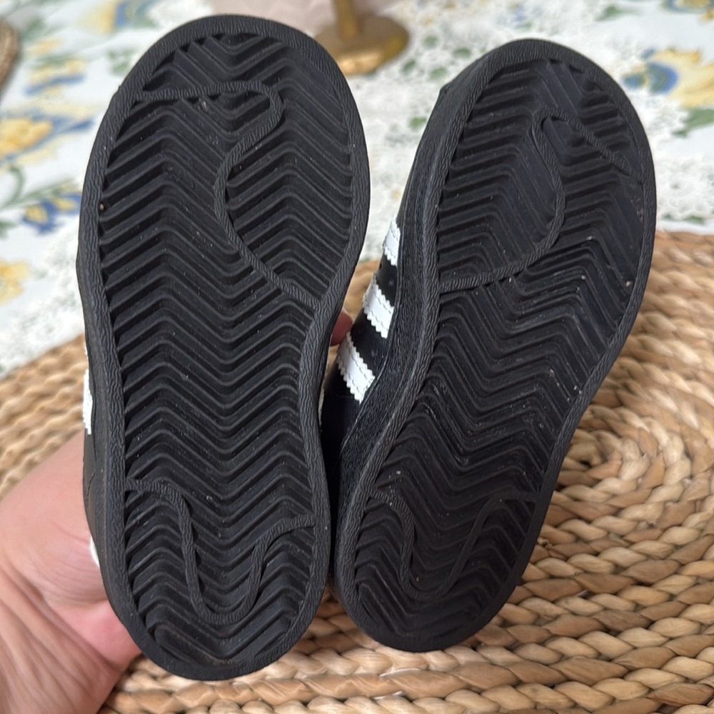 Adidas Superstar black and gold toddler baby boy slip on tennis shoes size 7 - Picture 8 of 8